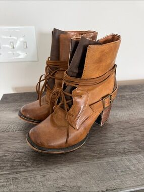 Pierre Dumas Brown Lace-Up Heeled Ankle Boots